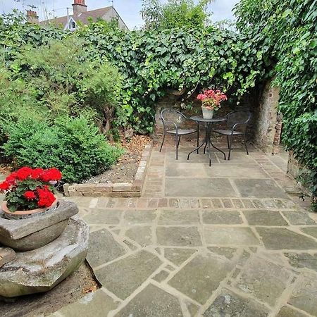 Beautiful 1 Bedroom Cottage With Courtyard. Deal Eksteriør billede