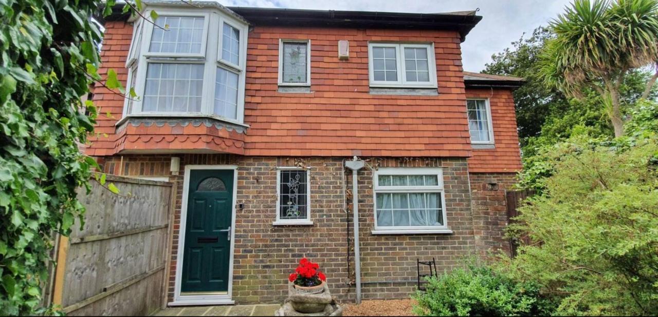 Beautiful 1 Bedroom Cottage With Courtyard. Deal Eksteriør billede